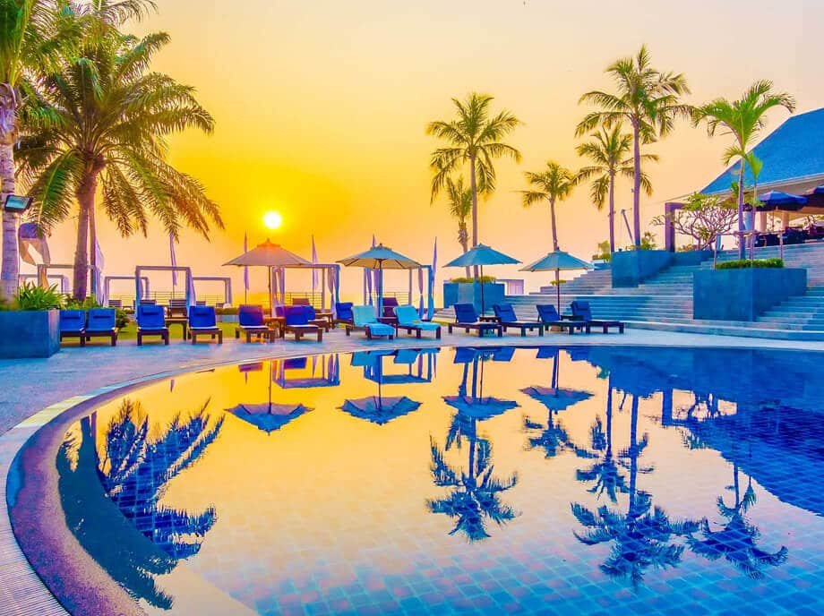 Eames plastic side chair